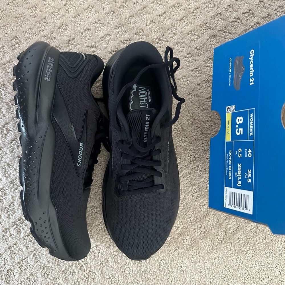 BRAND NEW Womens Brooks Glycerin GTS 21 shoes 8.5 WIDE WIDTH